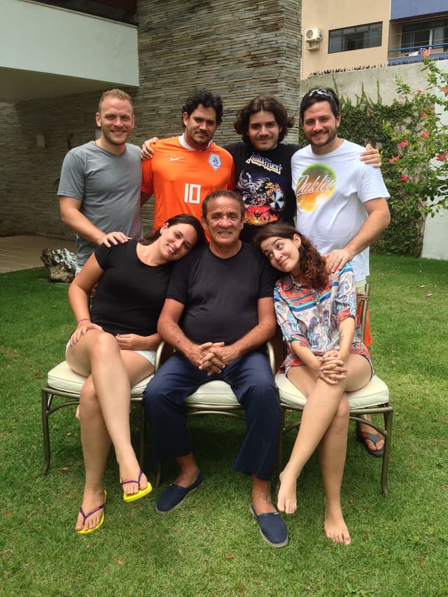 Zé Ramalho com os 6 filhos 